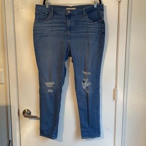 LEVI’S SKINNY DISTRESSED JEANS